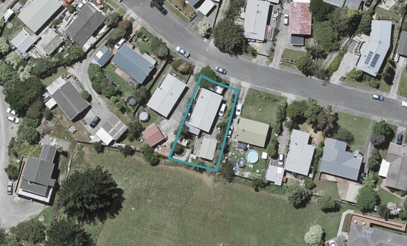 21 Hookway Grove, Paraparaumu - Carousel 1