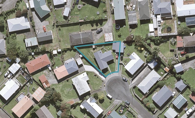 16 Naumai Place, Spotswood, New Plymouth - Carousel 1