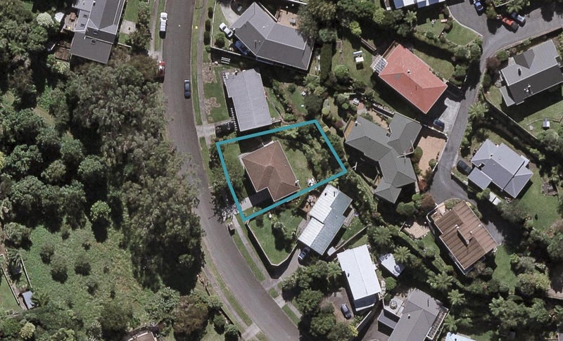 17 Rossiter Crescent, Lynmouth, New Plymouth - Carousel 1