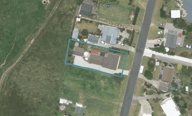 33 Cullen Street, Mangawhai Heads, Mangawhai - Carousel 1