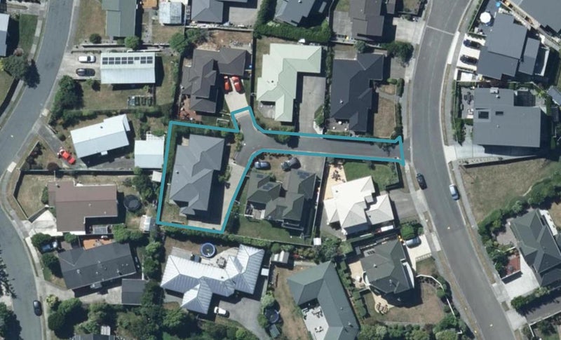 33 St Ives Drive, Camborne, Porirua - Carousel 1