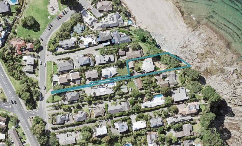 7 Huntly Road, Campbells Bay, Auckland - Carousel 1