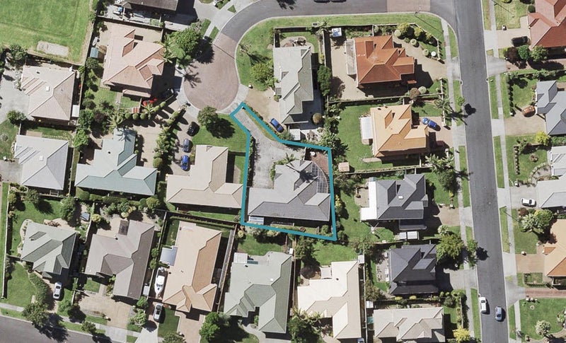 6 Belsomet Place, Golflands, Auckland - Carousel 1