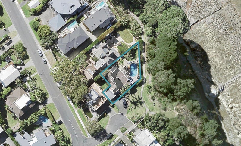 1 Bournemouth Terrace, Murrays Bay, Auckland - Carousel 1