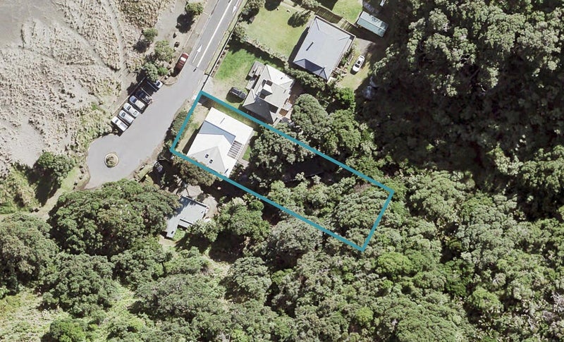 3 Marine Parade South, Piha - Carousel 1
