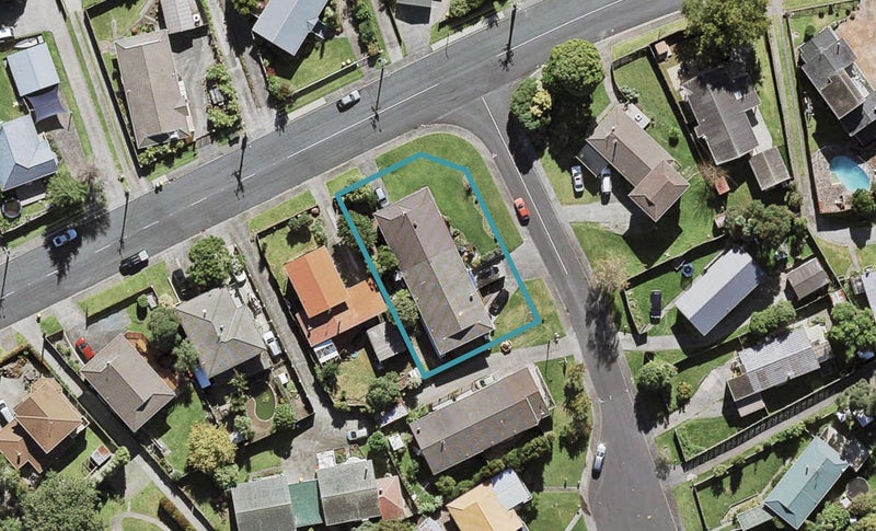 2 Wickstead Place, Massey, Auckland - Carousel 1