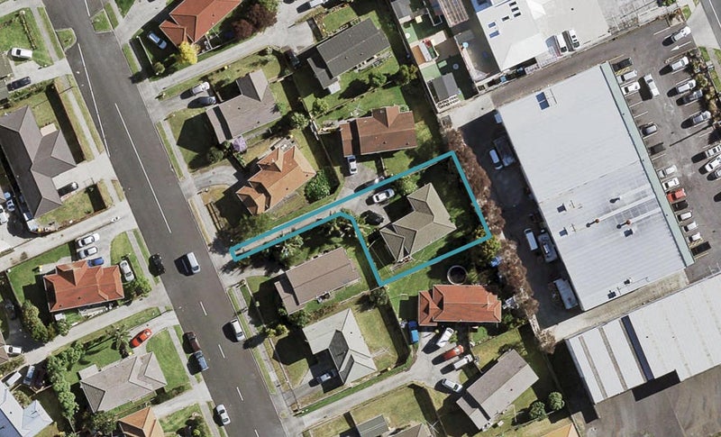 21 Robert Skelton Place, Clendon Park, Auckland - Carousel 1