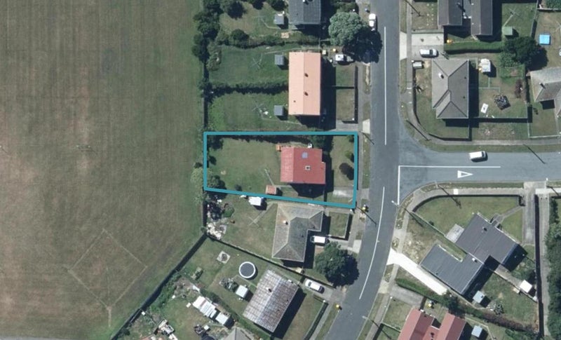 26 Miranda Street, Cannons Creek, Porirua - Carousel 1