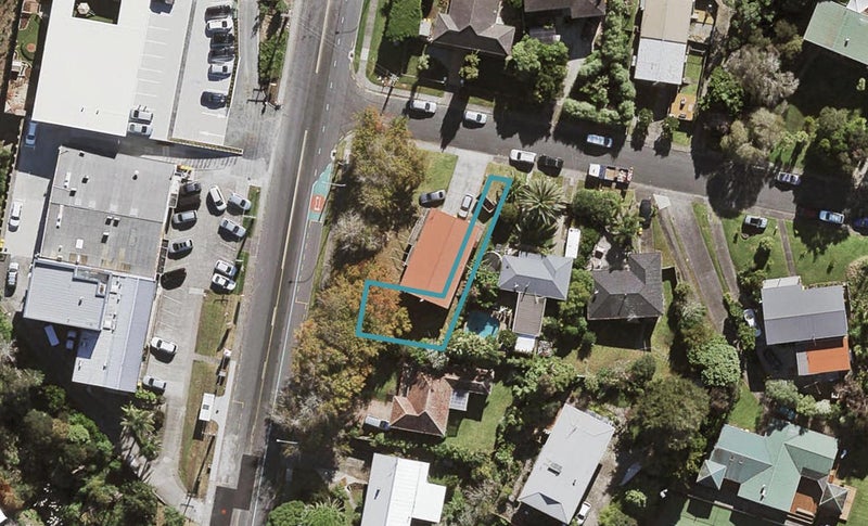 1D Kororo Street, Northcote, Auckland - Carousel 1
