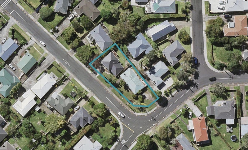 2/1 Tonkin Drive, Sunnynook, Auckland - Carousel 1
