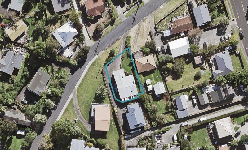6 Coroglen Avenue, Birkenhead, Auckland - Carousel 1