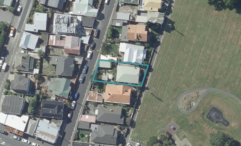 12 Parkhill Avenue, Mornington, Dunedin - Carousel 1