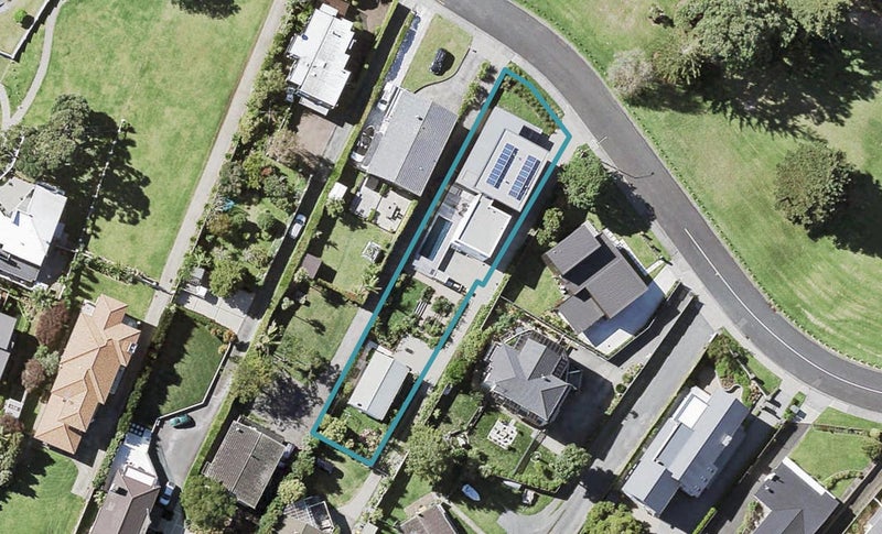 82 Marine Parade, Mellons Bay, Auckland - Carousel 1