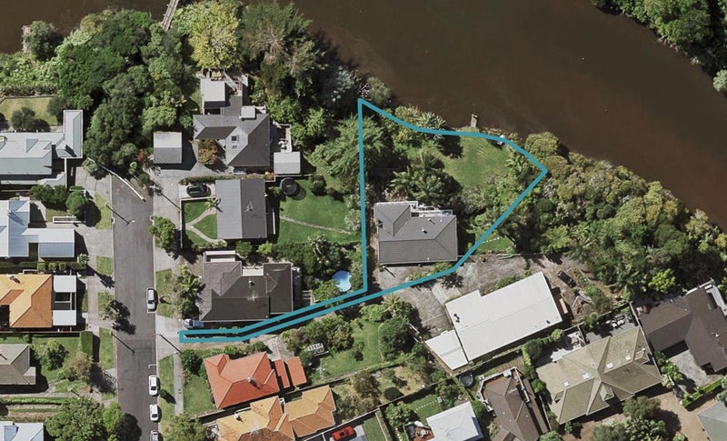 87A Waiatarua Road, Remuera, Auckland - Carousel 1
