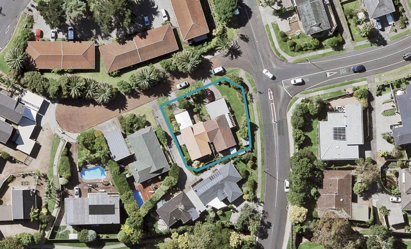 1/2 Pegasus Place, Half Moon Bay, Auckland - Carousel 1