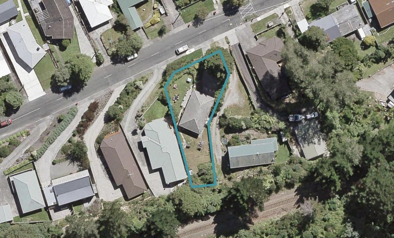 10 Hillside Drive, Maoribank, Upper Hutt - Carousel 1