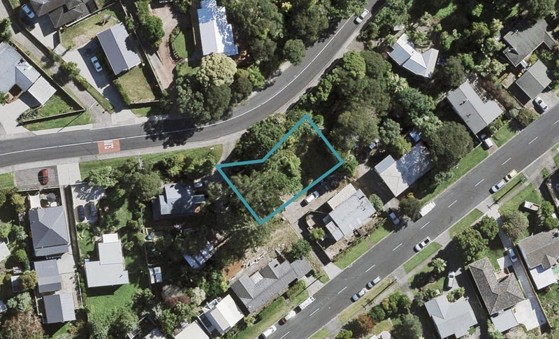 10 Atkinson Road, Titirangi, Auckland - Carousel 1