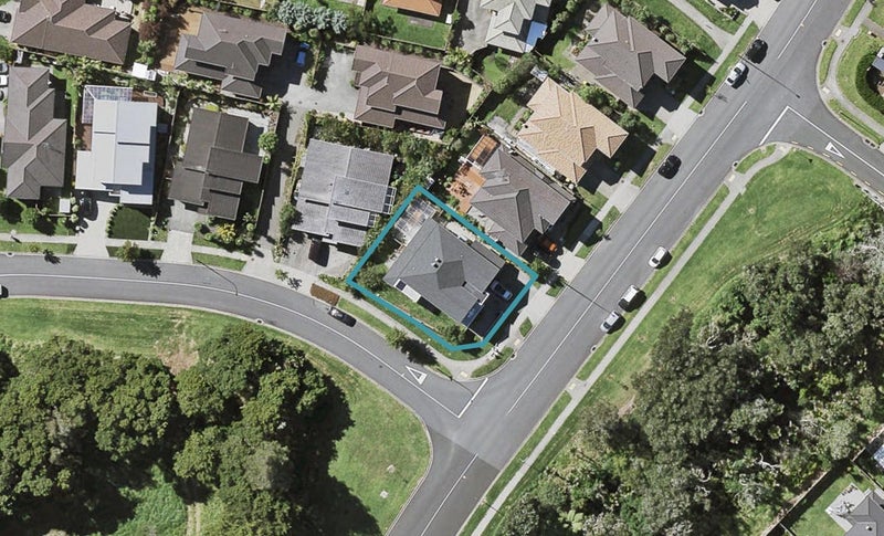 49 Valderama Drive, Flat Bush, Auckland - Carousel 1