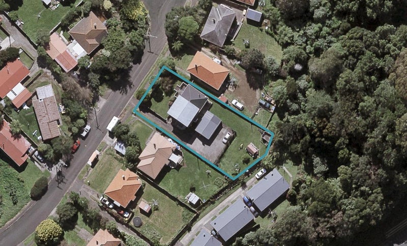 99 Glenpark Avenue, Frankleigh Park, New Plymouth - Carousel 1
