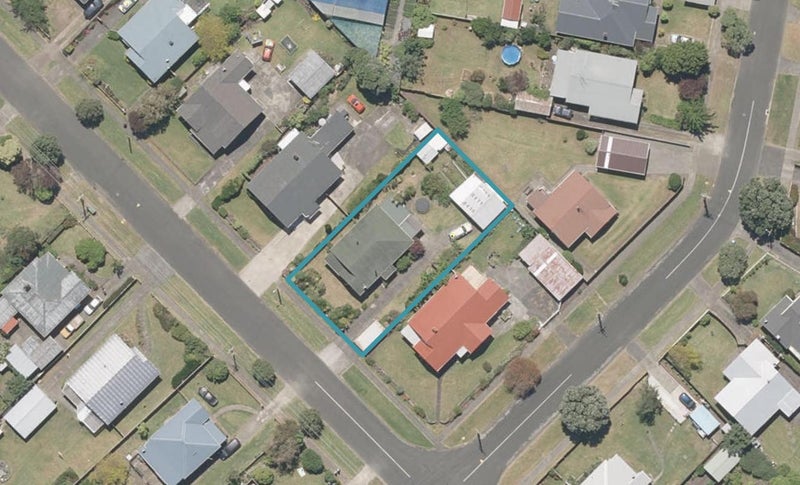 8 Muir Street, Gonville, Whanganui - Carousel 1