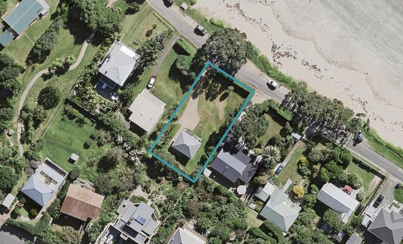 14 Beach Parade, Oneroa, Waiheke Island - Carousel 1