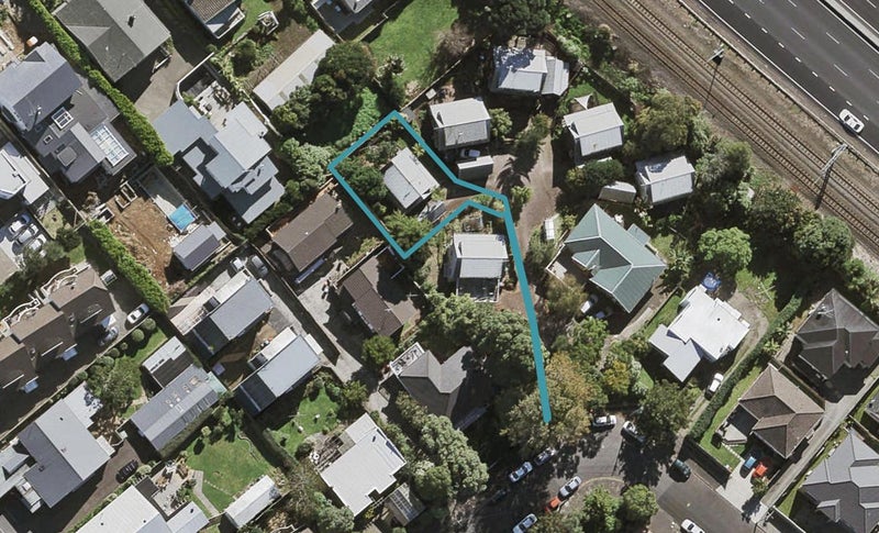 2/8 Otahuri Crescent, Remuera, Auckland - Carousel 1