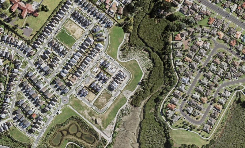 34 Kuurae Crescent, Weymouth, Auckland - Carousel 1
