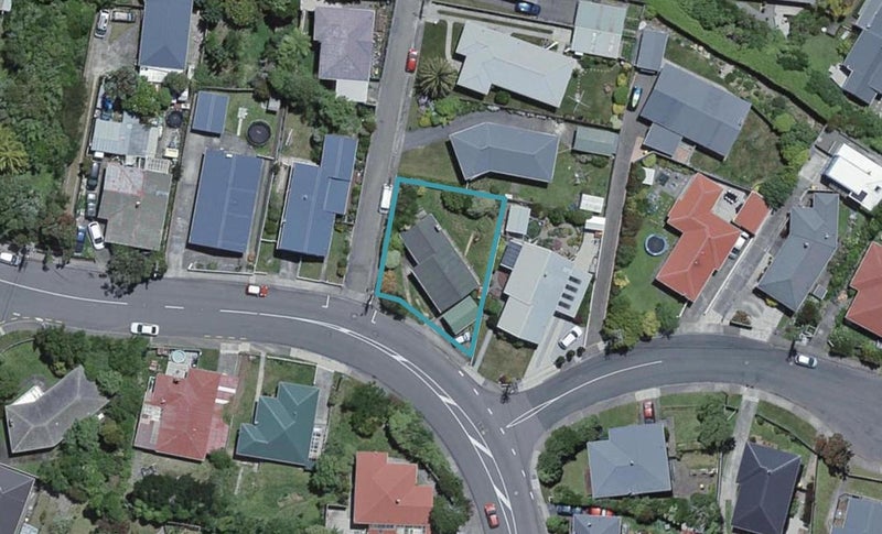 69 Beazley Avenue, Paparangi, Wellington - Carousel 1