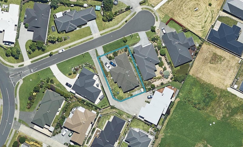 16 Glenorchy Place, Pyes Pa, Tauranga - Carousel 1