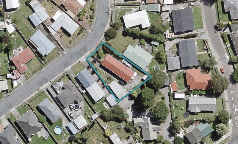 2/20 Benge Crescent, Clouston Park, Upper Hutt - Carousel 1
