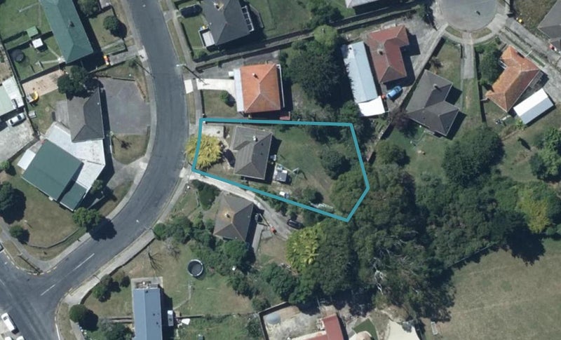 99 Hereford Street, Cannons Creek, Porirua - Carousel 1