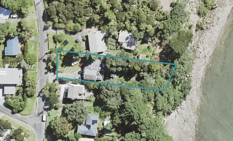 92 Kauri Point Road, Laingholm, Auckland - Carousel 1