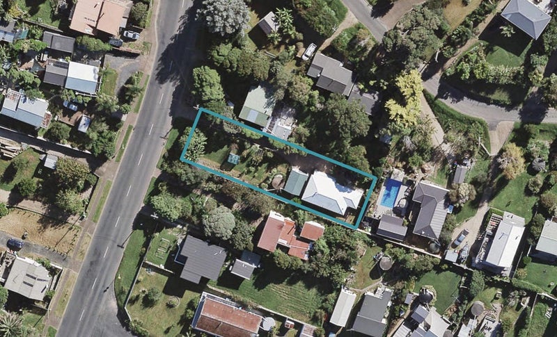 12 Surfdale Road, Surfdale, Waiheke Island - Carousel 1