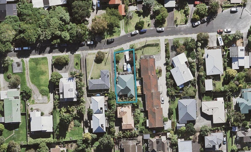 13 Zion Road, Birkenhead, Auckland - Carousel 1