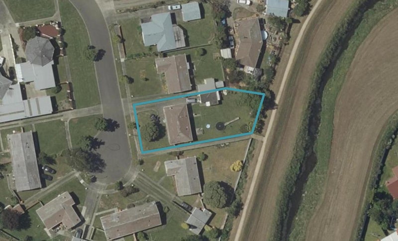 15 Clutha Place, Westbrook, Palmerston North - Carousel 1