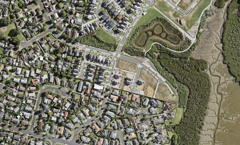 31 Kaimoana Street, Weymouth, Auckland - Carousel 1