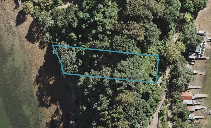 12 Pohutukawa Avenue, Ōmiha, Waiheke Island - Carousel 1