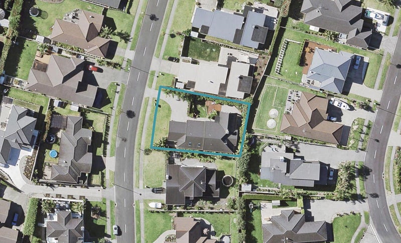 39 Intrepid Crescent, Beachlands, Auckland - Carousel 1