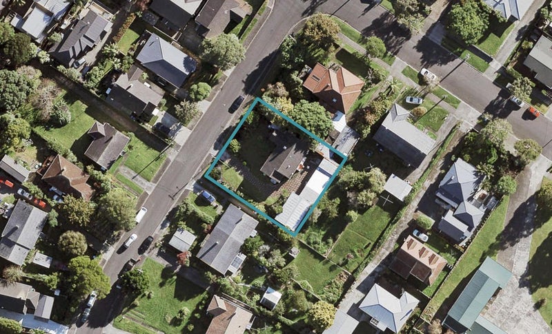 4 Tutuki Street, Waterview, Auckland - Carousel 1