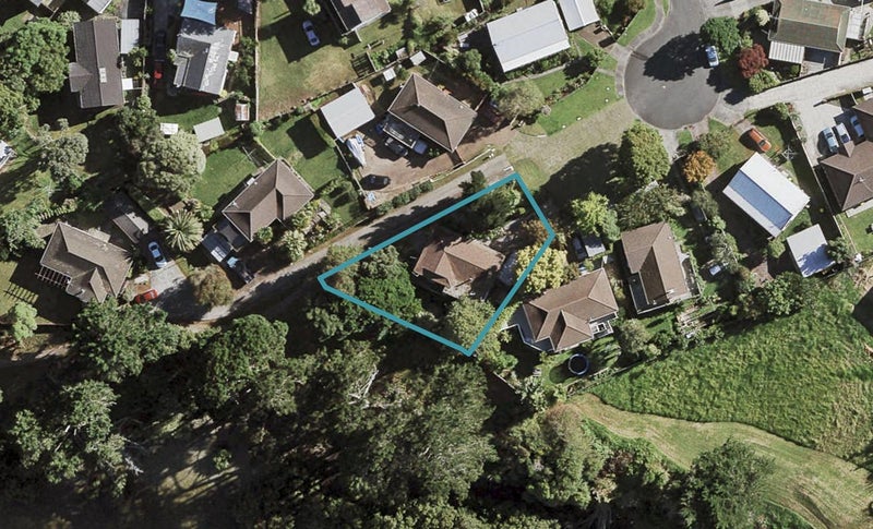 13 Cade Place, Weymouth, Auckland - Carousel 1