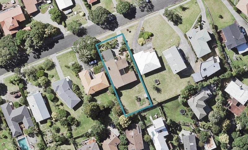 30 Mayfair Crescent, Mairangi Bay, Auckland - Carousel 1