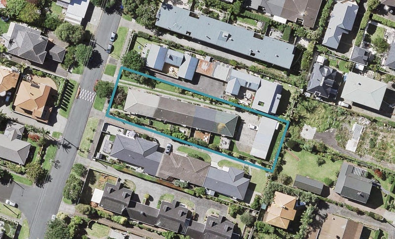 1/17 Saltburn Road, Milford, Auckland - Carousel 1