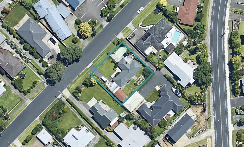 8 Brookfield Terrace, Brookfield, Tauranga - Carousel 1