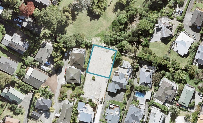 15B Mizpah Road, Waiake, Auckland - Carousel 1