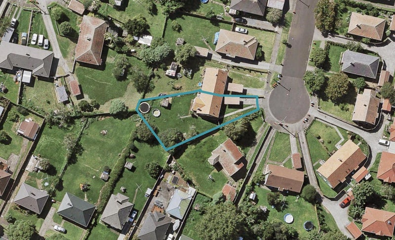 37 Holland Avenue, Point England, Auckland - Carousel 1