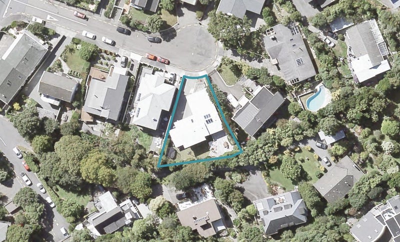 10 Taumaru Avenue, Lowry Bay, Lower Hutt - Carousel 1