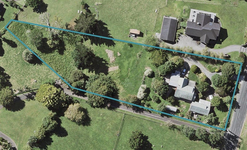 380 Point View Drive, Shamrock Park, Auckland - Carousel 1