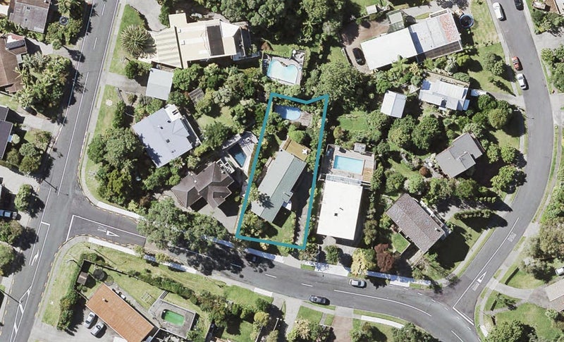 1 Helvetia Drive, Browns Bay, Auckland - Carousel 1