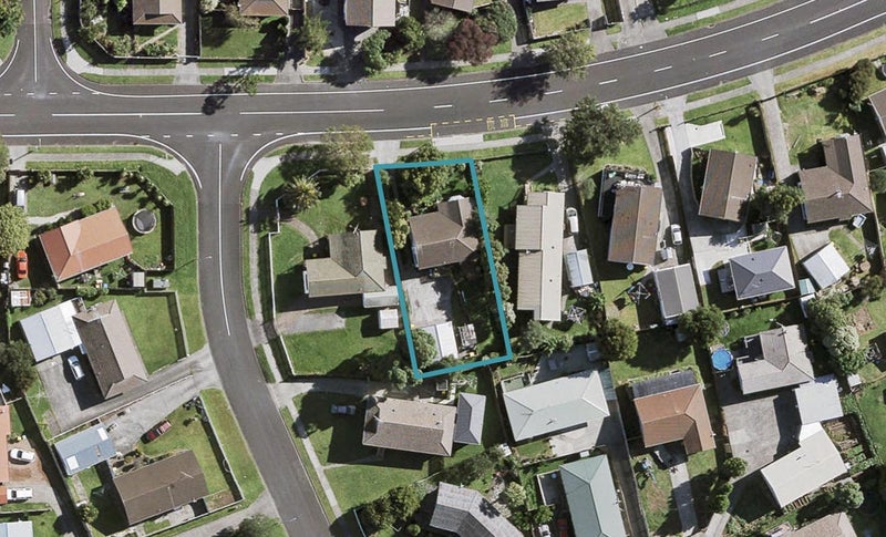 11 Riverton Drive, Randwick Park, Auckland - Carousel 1