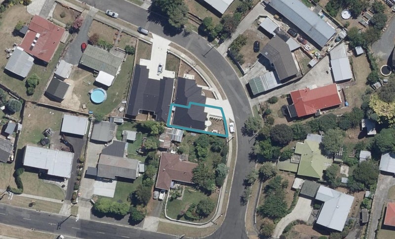 1/4 Maynard Place, Temple View, Hamilton - Carousel 1